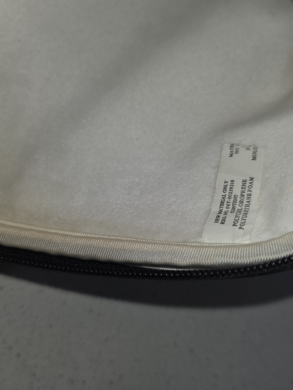 Incase Black Zippered Tablet Sleeve - Picture 5 of 6